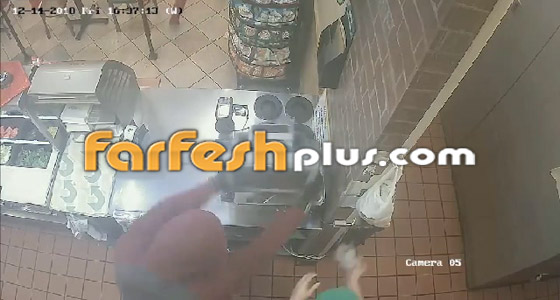 أغبى محاولة تخفي وسطو شهدها مطعم في فلوريدا الأمريكية! فيديو صورة رقم 4