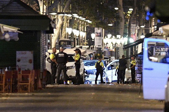 داعش اسبانيا تخطط لهجوم بعيد الميلاد: اقتلوا الكفار لتدخلوا الجنة! صورة رقم 9 داعش اسبانيا تخطط لهجوم بعيد الميلاد: اقتلوا الكفار لتدخلوا الجنة! صورة رقم 9