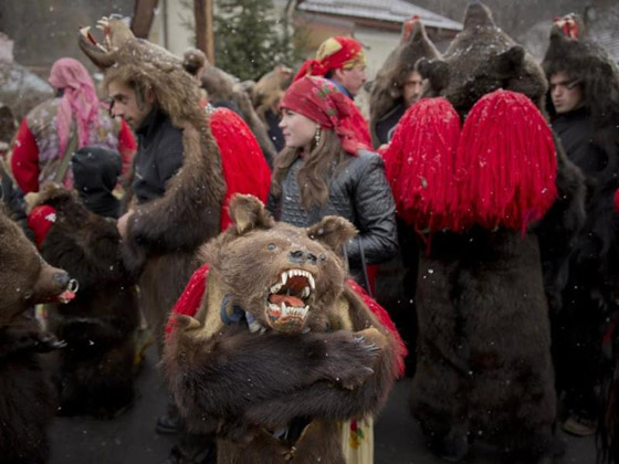 بالصور: أغرب العادات والتقاليد حول العالم في الاحتفال برأس السنة صورة رقم 12