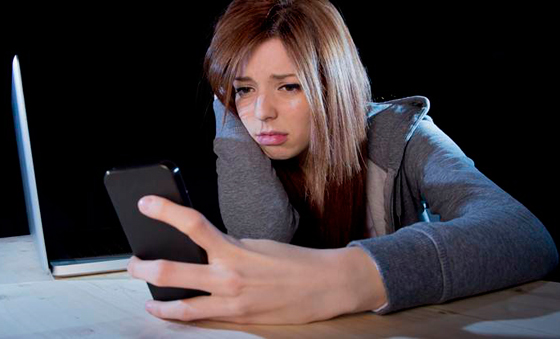احذروا.. وسائل التواصل الاجتماعي تصيب المراهقات بالاكتئاب صورة رقم 1