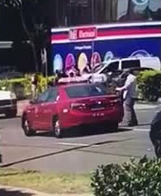 لبناني يقتل نفسه طعنا وآخر حاول إيقافه وينشر الرعب وسط سيدني بسيارته! صورة رقم 10 لبناني يقتل نفسه طعنا وآخر حاول إيقافه وينشر الرعب وسط سيدني بسيارته! صورة رقم 10