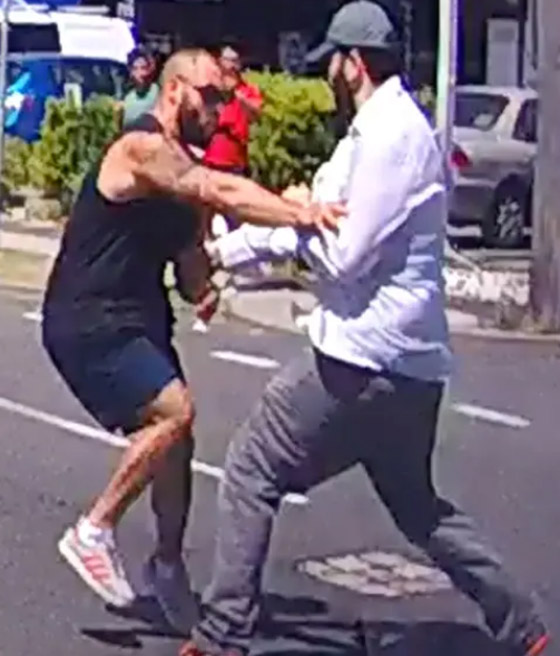 لبناني يقتل نفسه طعنا وآخر حاول إيقافه وينشر الرعب وسط سيدني بسيارته! صورة رقم 5 لبناني يقتل نفسه طعنا وآخر حاول إيقافه وينشر الرعب وسط سيدني بسيارته! صورة رقم 5