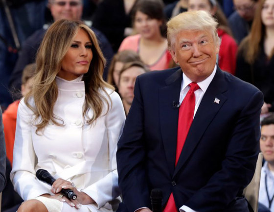 دونالد ترامب يتصرف بشكل غريب مع زوجته ميلانيا في عيد زواجهما صورة رقم 6