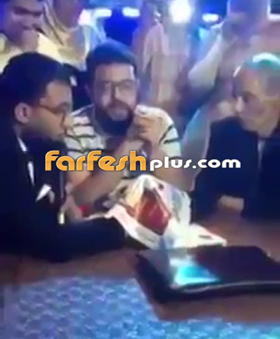 فيديو مضحك: مأذون يتعرض للضرب خلال شجار بين أهل العروس والعريس صورة رقم 1