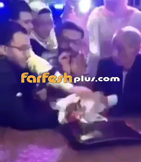 فيديو مضحك: مأذون يتعرض للضرب خلال شجار بين أهل العروس والعريس صورة رقم 2