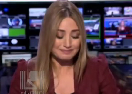 بالفيديو.. مذيعة تنفجر ضاحكة على الهواء.. والسبب؟!! صورة رقم 1