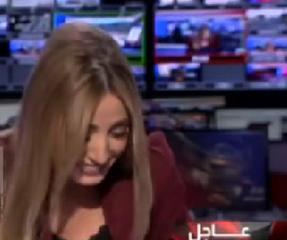 بالفيديو.. مذيعة تنفجر ضاحكة على الهواء.. والسبب؟!! صورة رقم 2