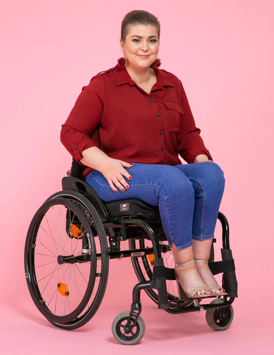 صورة رقم 3 - صور ملكة جمال على كرسي متحرك فازت بالتاج رغم الشلل ومرض السرطان! صورة رقم 3 - صور ملكة جمال على كرسي متحرك فازت بالتاج رغم الشلل ومرض السرطان!