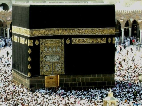 تعرفوا الى 3 نساء كسون الكعبة على مر التاريخ..! صورة رقم 1 تعرفوا الى 3 نساء كسون الكعبة على مر التاريخ..! صورة رقم 1