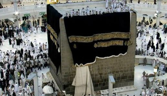 تعرفوا الى 3 نساء كسون الكعبة على مر التاريخ..! صورة رقم 7 تعرفوا الى 3 نساء كسون الكعبة على مر التاريخ..! صورة رقم 7