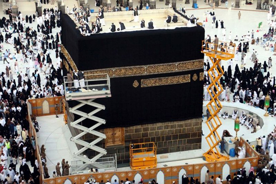 تعرفوا الى 3 نساء كسون الكعبة على مر التاريخ..! صورة رقم 3 تعرفوا الى 3 نساء كسون الكعبة على مر التاريخ..! صورة رقم 3