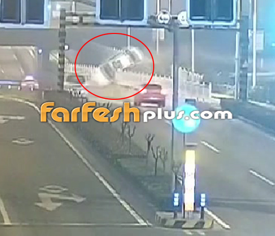 السيارة طارت كالصاروخ.. الكاميرات ترصد حادثا صادما في الصين - فيديو صورة رقم 1 السيارة طارت كالصاروخ.. الكاميرات ترصد حادثا صادما في الصين - فيديو صورة رقم 1