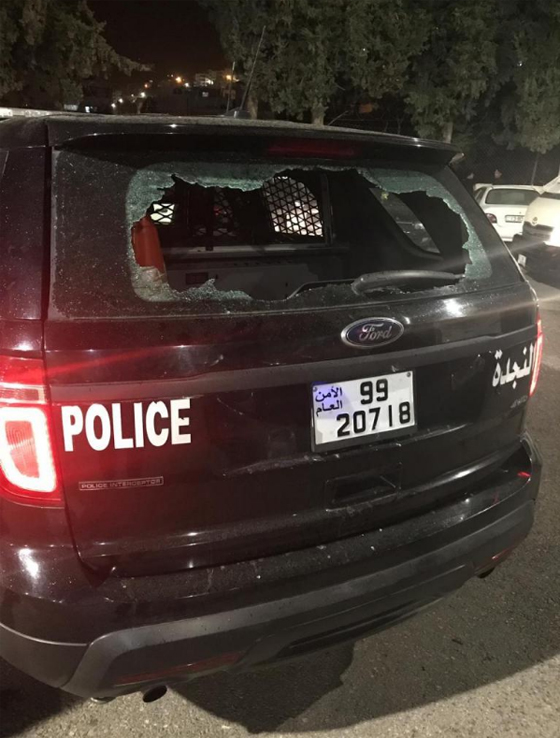 الأردن: بعد مقتل شاب عشريني، اشتباكات بالرصاص الحي بين الشرطة والمواطنين صورة رقم 14 الأردن: بعد مقتل شاب عشريني، اشتباكات بالرصاص الحي بين الشرطة والمواطنين صورة رقم 14