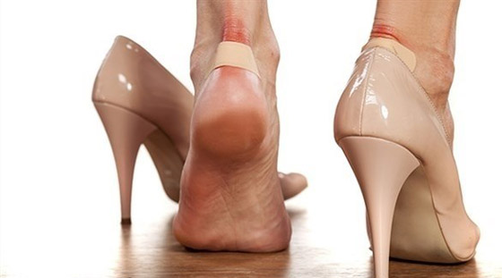 هكذا تحمي قدميك من جروح الأحذية الجديدة... صورة رقم 1