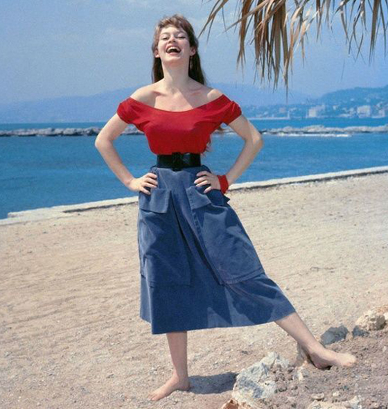 تسويد الأسنان والاستحمام بالبراز: أغرب أشياء قامت بها الفتيات لاكتساب الجمال!  صورة رقم 2