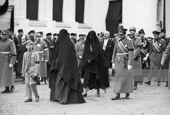 التشاؤم قتل صاحبه.. ملك كان يكره يوم الثلاثاء فتم اغتياله فيه! صورة رقم 6 التشاؤم قتل صاحبه.. ملك كان يكره يوم الثلاثاء فتم اغتياله فيه! صورة رقم 6