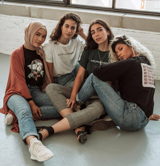 عبارة (لست حبيبتك) على أزياء مصممة فلسطينية للدفاع عن حقوق المرأة صورة رقم 2
