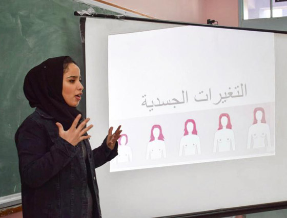 عبارة (لست حبيبتك) على أزياء مصممة فلسطينية للدفاع عن حقوق المرأة صورة رقم 7