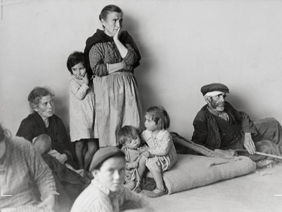 بالصور: أسماء لامعة لمصورات التقطن بعدساتهن أحداث الحروب والمظاهرات صورة رقم 2 بالصور: أسماء لامعة لمصورات التقطن بعدساتهن أحداث الحروب والمظاهرات صورة رقم 2