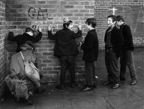 بالصور: أسماء لامعة لمصورات التقطن بعدساتهن أحداث الحروب والمظاهرات صورة رقم 5 بالصور: أسماء لامعة لمصورات التقطن بعدساتهن أحداث الحروب والمظاهرات صورة رقم 5