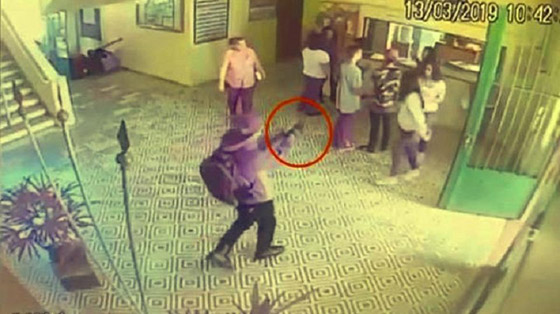 البرازيل: مقتل 10 طلاب وإصابة 17 آخرون في إستراحة مدرسة! صورة رقم 1 البرازيل: مقتل 10 طلاب وإصابة 17 آخرون في إستراحة مدرسة! صورة رقم 1