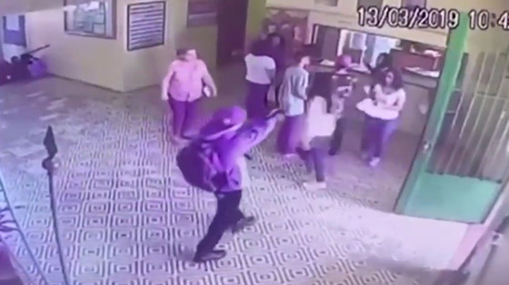البرازيل: مقتل 10 طلاب وإصابة 17 آخرون في إستراحة مدرسة! صورة رقم 4 البرازيل: مقتل 10 طلاب وإصابة 17 آخرون في إستراحة مدرسة! صورة رقم 4