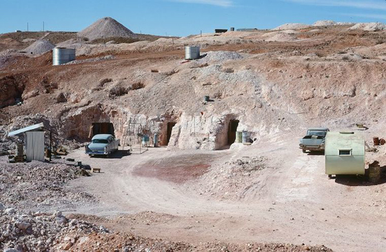 بالفيديو والصور: تعرفوا الى البلدة الأسترالية التي يعيش سكانها تحت الأرض صورة رقم 14
