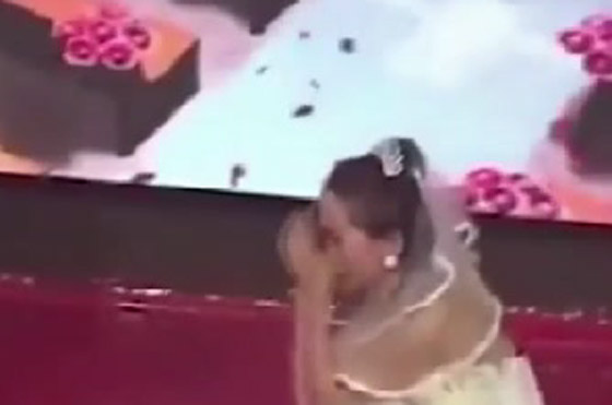 عروس ثانية تقتحم الزفاف والعريس في موقف لا يحسد عليه.. فيديو صورة رقم 3