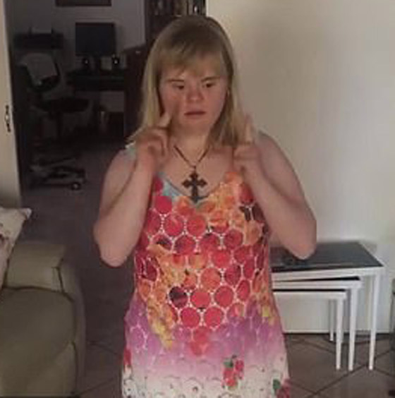 صورة رقم 13 - فييو مؤثر.. فتاة مصابة بمتلازمة داون تحقق حلمها وتصبح مضيفة طيران! صورة رقم 13 - فييو مؤثر.. فتاة مصابة بمتلازمة داون تحقق حلمها وتصبح مضيفة طيران!