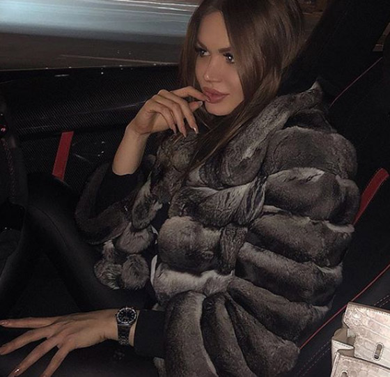 نجمة إنستغرام روسية تغطي سيارتها بمليوني بلورة كريستال! صور صورة رقم 11
