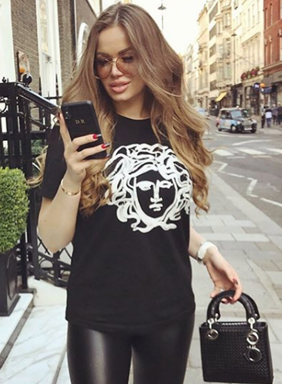 نجمة إنستغرام روسية تغطي سيارتها بمليوني بلورة كريستال! صور صورة رقم 12