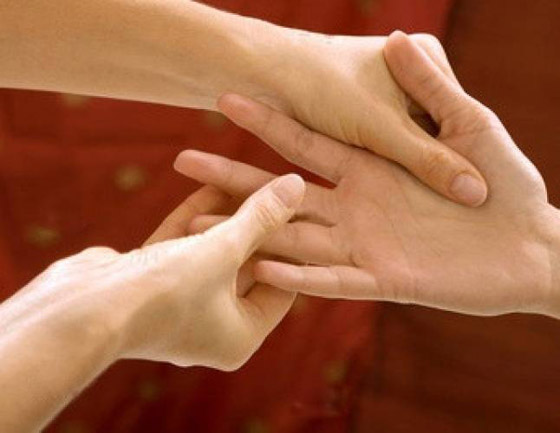   أغرب وأطرف عادات التحية في العالم: تقبيل الأنف، اخراج اللسان وشمّ الخد! صورة رقم 4