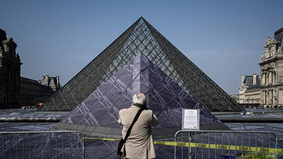 خدعة بصرية فنية بمناسبة مرور 30 عاما على بناء هرم اللوفر! صور صورة رقم 5