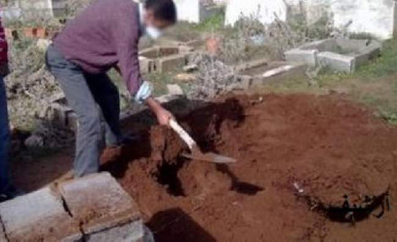 فيديو أغرب من الخيال: مغربية تعود للحياة بعد دفنها بـ9 أيام ثم تفارق الحياة! صورة رقم 4 فيديو أغرب من الخيال: مغربية تعود للحياة بعد دفنها بـ9 أيام ثم تفارق الحياة! صورة رقم 4