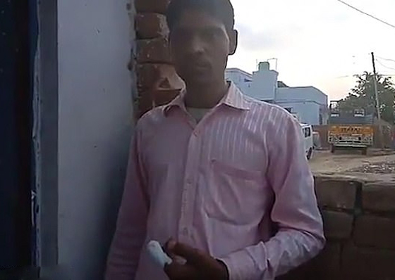 بالفيديو والصور: هندي يقطع إصبعه بعد أن صوّت بالخطأ لحزب منافس صورة رقم 1 بالفيديو والصور: هندي يقطع إصبعه بعد أن صوّت بالخطأ لحزب منافس صورة رقم 1