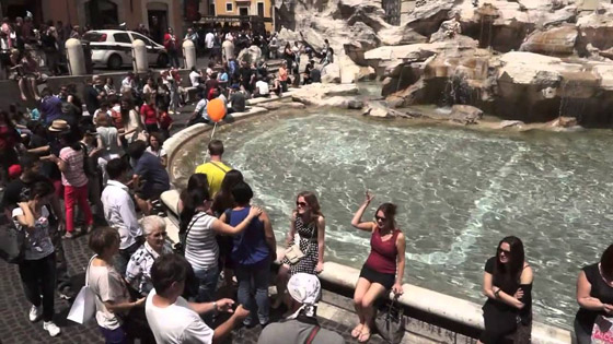 ماذا يحل بالنقود التي يرميها الناس في نافورة تريفي للأمنيات في روما؟ صورة رقم 6 ماذا يحل بالنقود التي يرميها الناس في نافورة تريفي للأمنيات في روما؟ صورة رقم 6