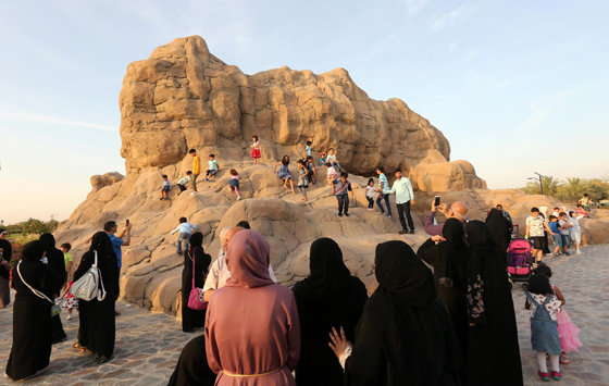  فيديو وصور حديقة القرآن في دبي: كهف المعجزات وشقّ عصا موسى صورة رقم 7