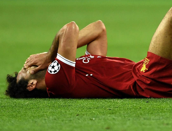 صورة رقم 5 - بعد اصابته بارتجاج في الرأس الجمهور قلق على محمد صلاح! هل سيتابع اللعب؟ صورة رقم 5 - بعد اصابته بارتجاج في الرأس الجمهور قلق على محمد صلاح! هل سيتابع اللعب؟