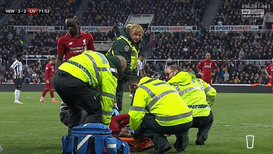 صورة رقم 8 - بعد اصابته بارتجاج في الرأس الجمهور قلق على محمد صلاح! هل سيتابع اللعب؟ صورة رقم 8 - بعد اصابته بارتجاج في الرأس الجمهور قلق على محمد صلاح! هل سيتابع اللعب؟