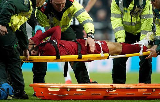 صورة رقم 10 - بعد اصابته بارتجاج في الرأس الجمهور قلق على محمد صلاح! هل سيتابع اللعب؟ صورة رقم 10 - بعد اصابته بارتجاج في الرأس الجمهور قلق على محمد صلاح! هل سيتابع اللعب؟