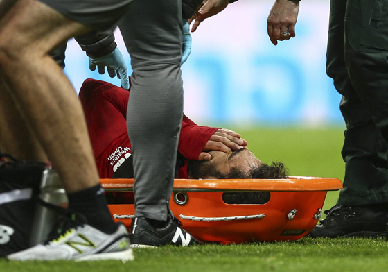 صورة رقم 13 - بعد اصابته بارتجاج في الرأس الجمهور قلق على محمد صلاح! هل سيتابع اللعب؟ صورة رقم 13 - بعد اصابته بارتجاج في الرأس الجمهور قلق على محمد صلاح! هل سيتابع اللعب؟