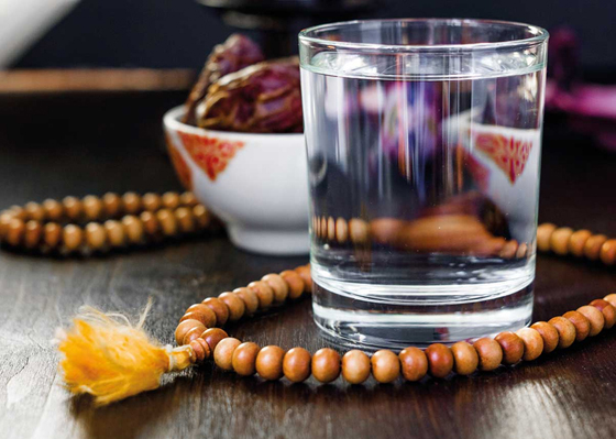 العطش في نهار رمضان: أسباب وحلول صورة رقم 1 العطش في نهار رمضان: أسباب وحلول صورة رقم 1