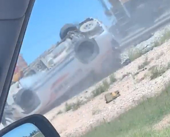 فيديو صادم: قطار يسحق سيارة شرطة تجاوزت الإشارة الحمراء صورة رقم 2 فيديو صادم: قطار يسحق سيارة شرطة تجاوزت الإشارة الحمراء صورة رقم 2