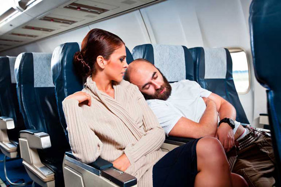 9 أشياء إن فعلتها سيتم طردك من الطائرة... صورة رقم 10
