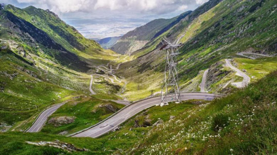 أكثر الطرقات المروعة والمخيفة والتي تطل على مشاهد تخطف الأنظار صورة رقم 2