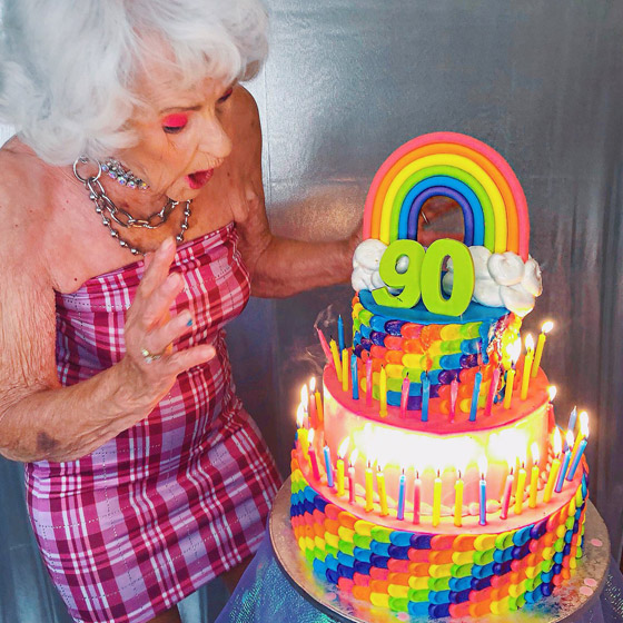 قصة أكبر ناشطة على مواقع التواصل الاجتماعي.. عمرها 90 عاماً صورة رقم 7