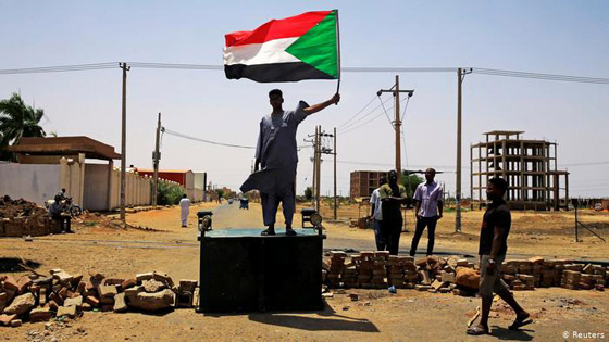 السودان: محطات توثق الصراع على السلطة بين المحتجين والجيش صورة رقم 2 السودان: محطات توثق الصراع على السلطة بين المحتجين والجيش صورة رقم 2