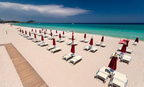 بطل سباحة أولمبي إيطالي ينقذ عريسا من الغرق على شاطئ جزيرة سردينيا صورة رقم 6 بطل سباحة أولمبي إيطالي ينقذ عريسا من الغرق على شاطئ جزيرة سردينيا صورة رقم 6