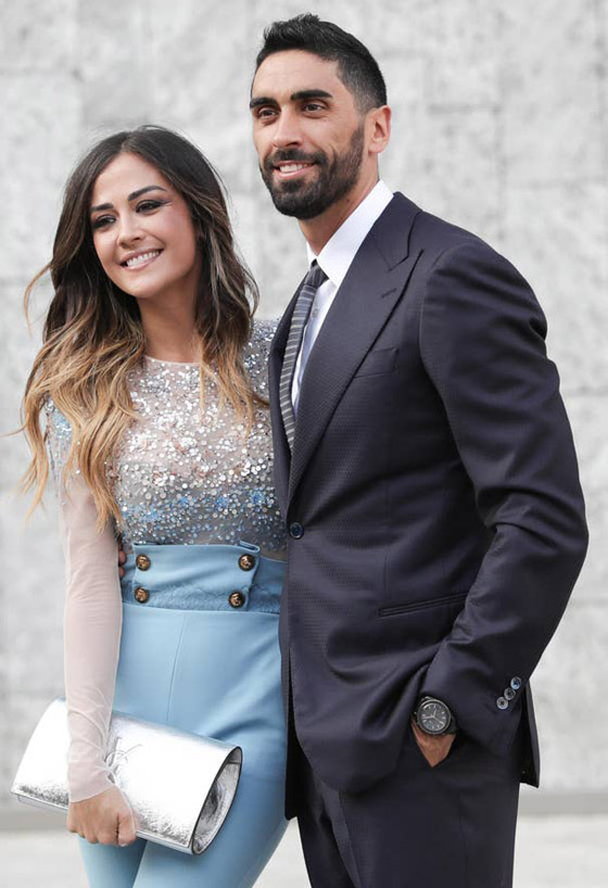 بطل سباحة أولمبي إيطالي ينقذ عريسا من الغرق على شاطئ جزيرة سردينيا صورة رقم 11 بطل سباحة أولمبي إيطالي ينقذ عريسا من الغرق على شاطئ جزيرة سردينيا صورة رقم 11