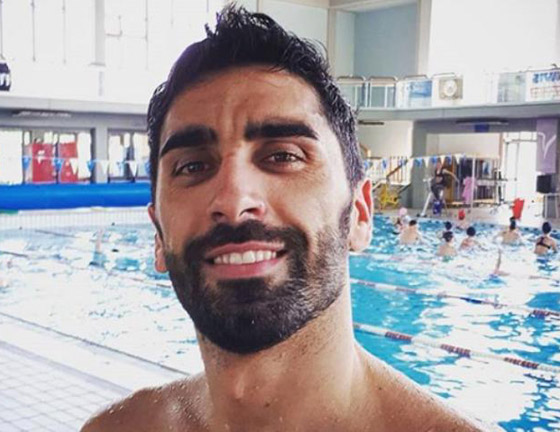 بطل سباحة أولمبي إيطالي ينقذ عريسا من الغرق على شاطئ جزيرة سردينيا صورة رقم 2 بطل سباحة أولمبي إيطالي ينقذ عريسا من الغرق على شاطئ جزيرة سردينيا صورة رقم 2